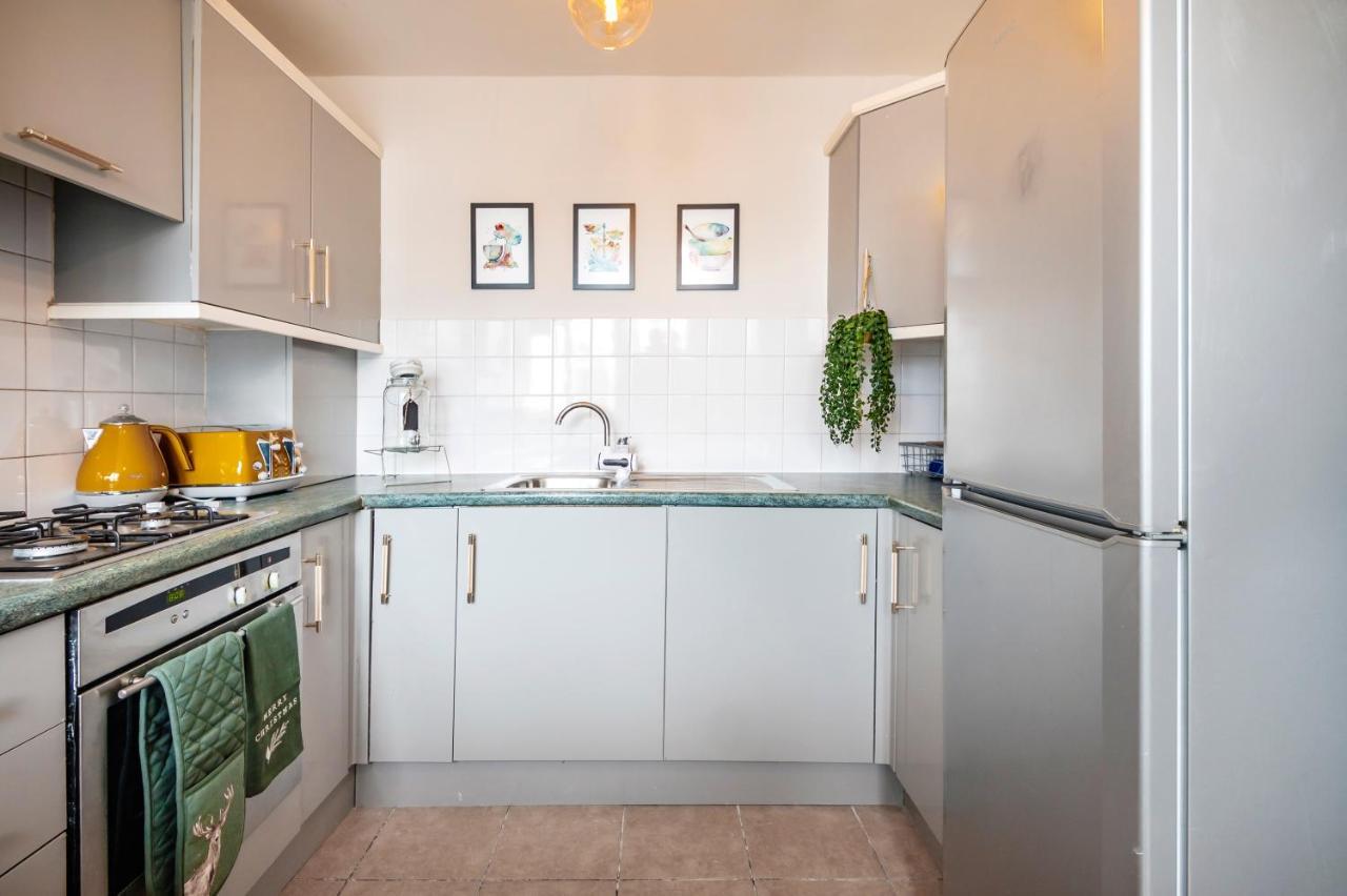 Lovely 4 Bedroom Flat In Wandsworth- Londres Exterior foto